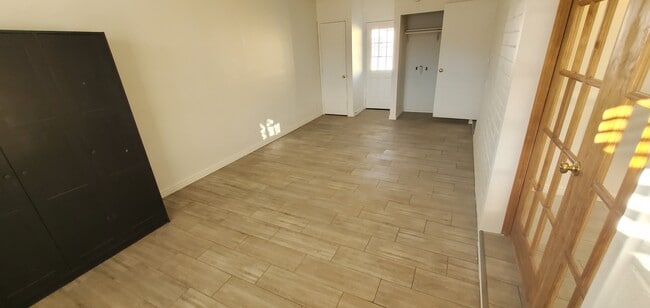 Building Photo - 616 E 3rd Ave