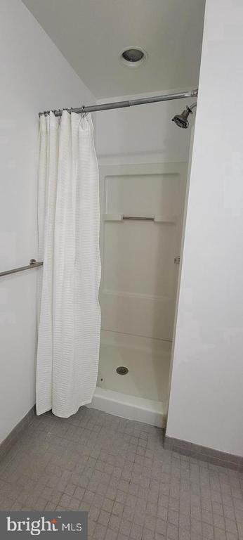 Building Photo - 75 Maple St