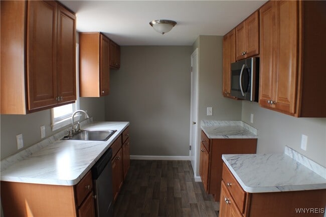 Building Photo - 110 Susan Ln