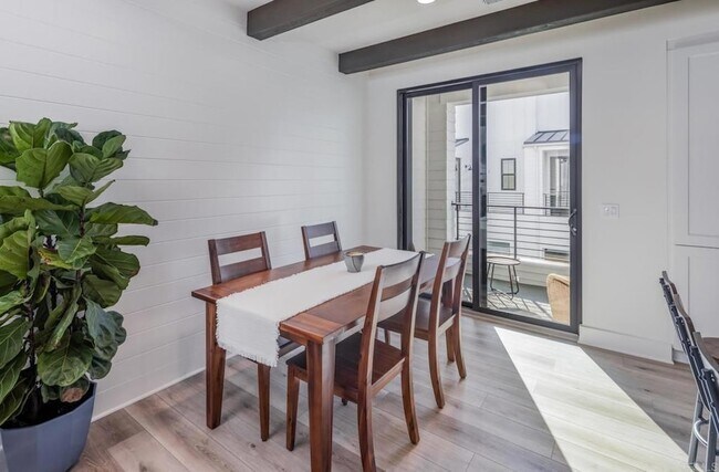 Building Photo - 1403 Anacona Pl