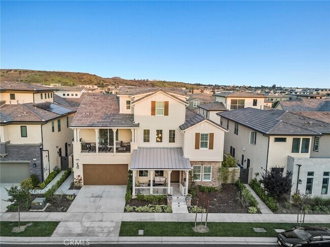 Building Photo - 70 Ray