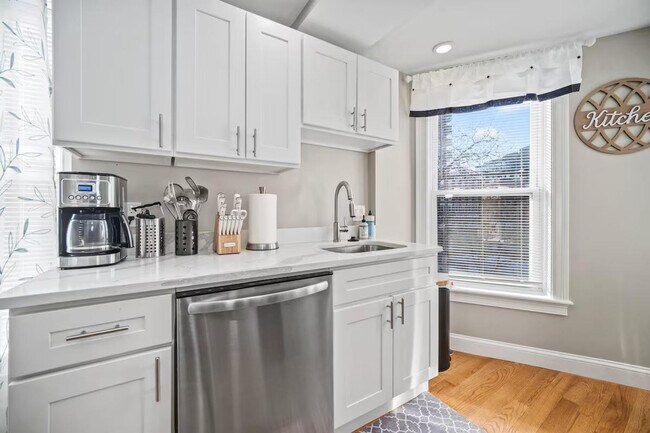 Building Photo - 600 Commercial St