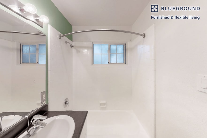 Building Photo - 1765 Santa Ana Ave