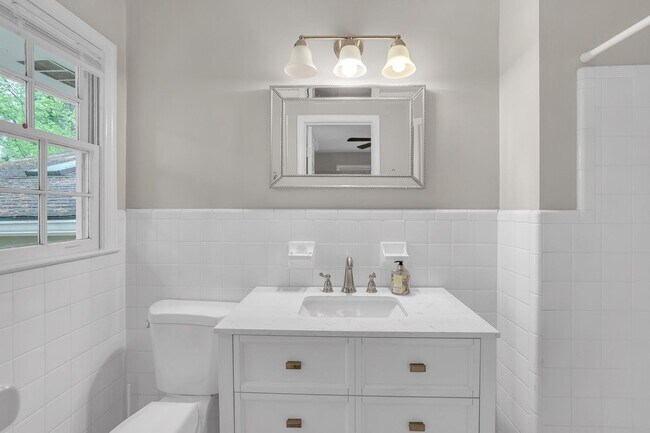 Building Photo - Prestigious Dunwoody Georgia