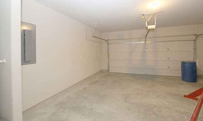 Building Photo - 8218 Oxbow Manor