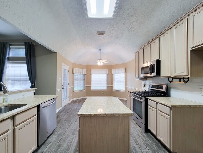 Building Photo - 18511 Falcon Crest Dr