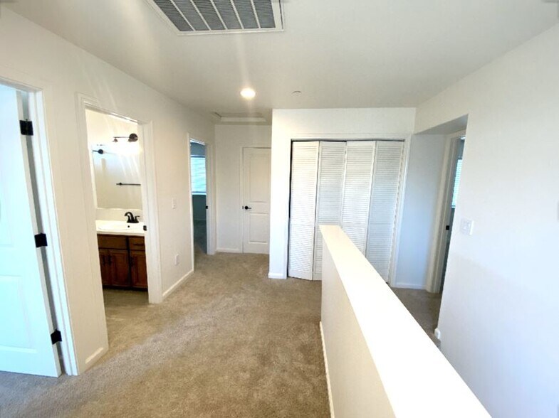 Building Photo - 1329 Hermosa Dr