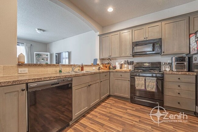 Building Photo - 5921 NE 48th St