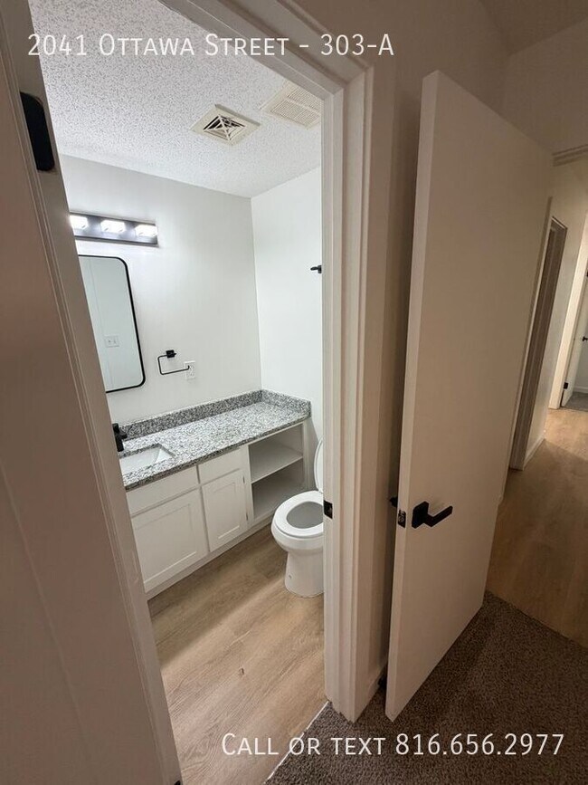 Building Photo - 2041 Ottawa St