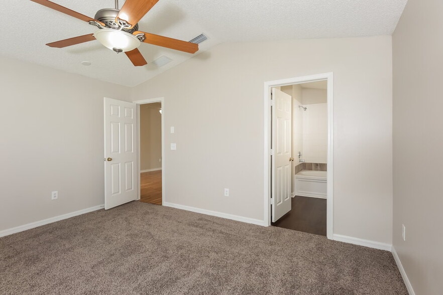 Building Photo - 11026 Whittney Chase Dr