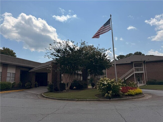 Building Photo - 475 Mount Vernon Hwy NE