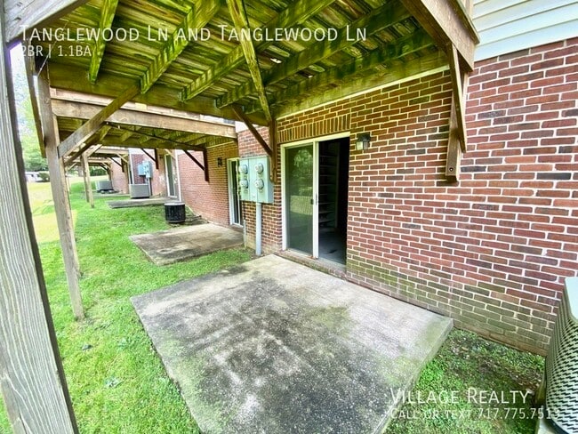 Building Photo - 442 Tanglewood Ln
