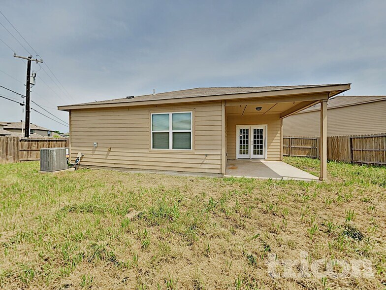 Building Photo - 4607 Le Villas