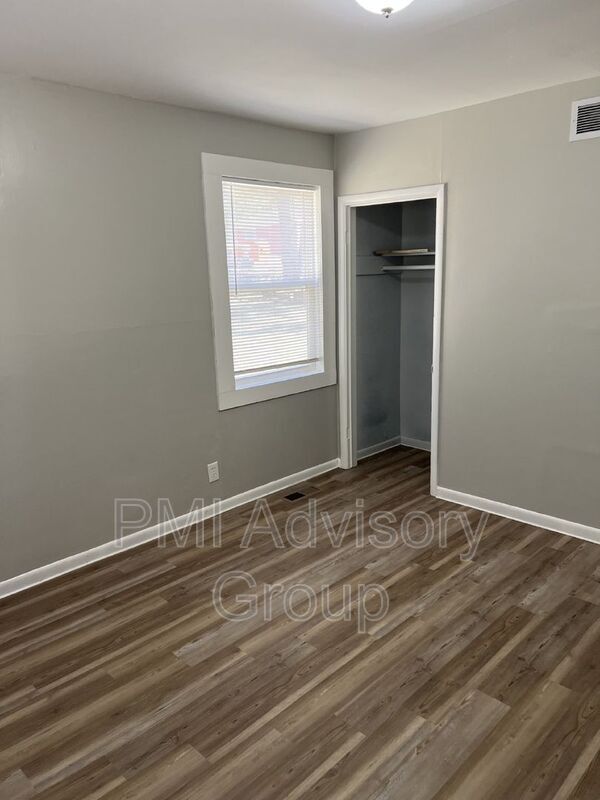 Building Photo - 2618 SE Adams St