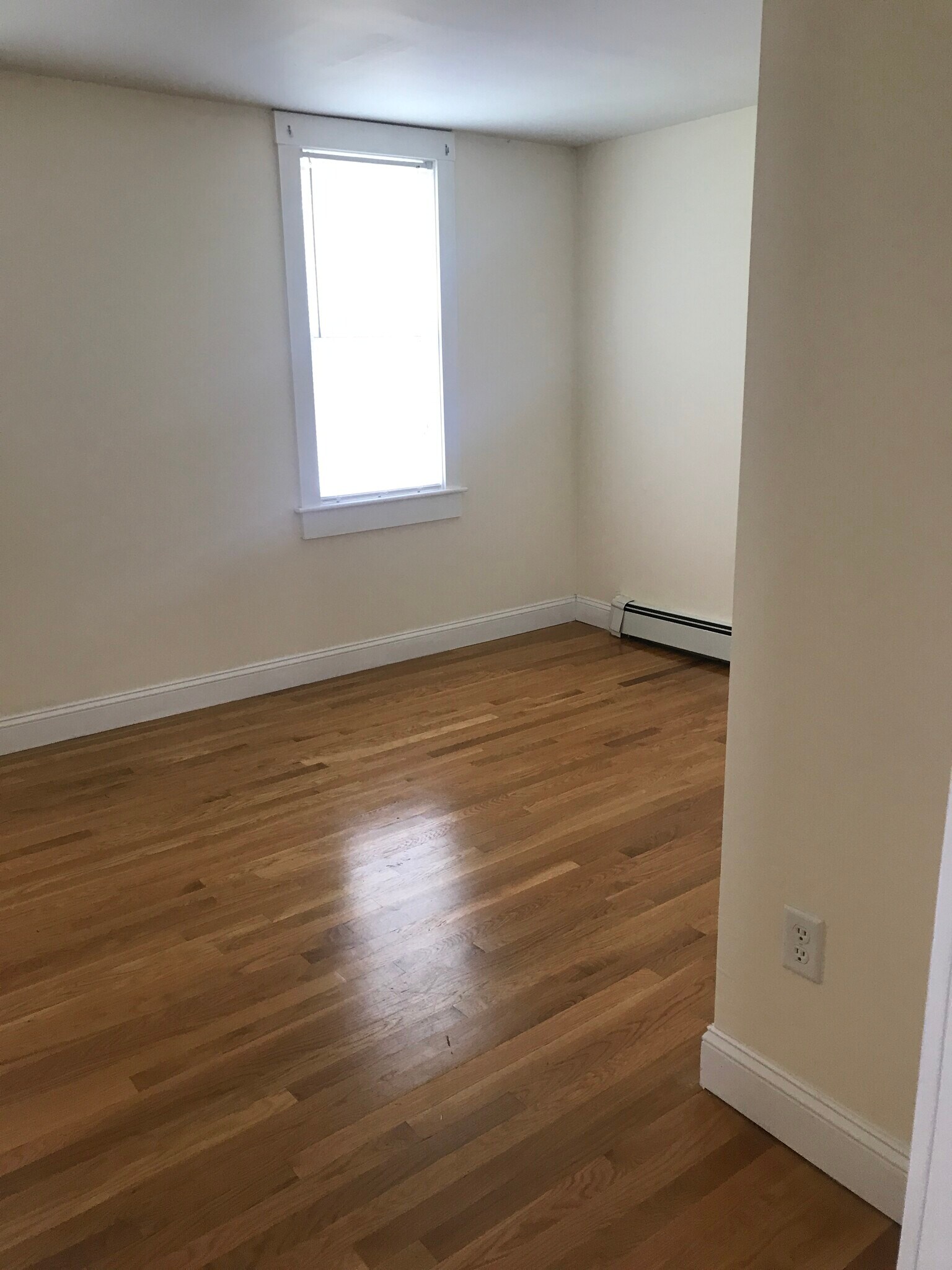 Building Photo - 72 Varney St