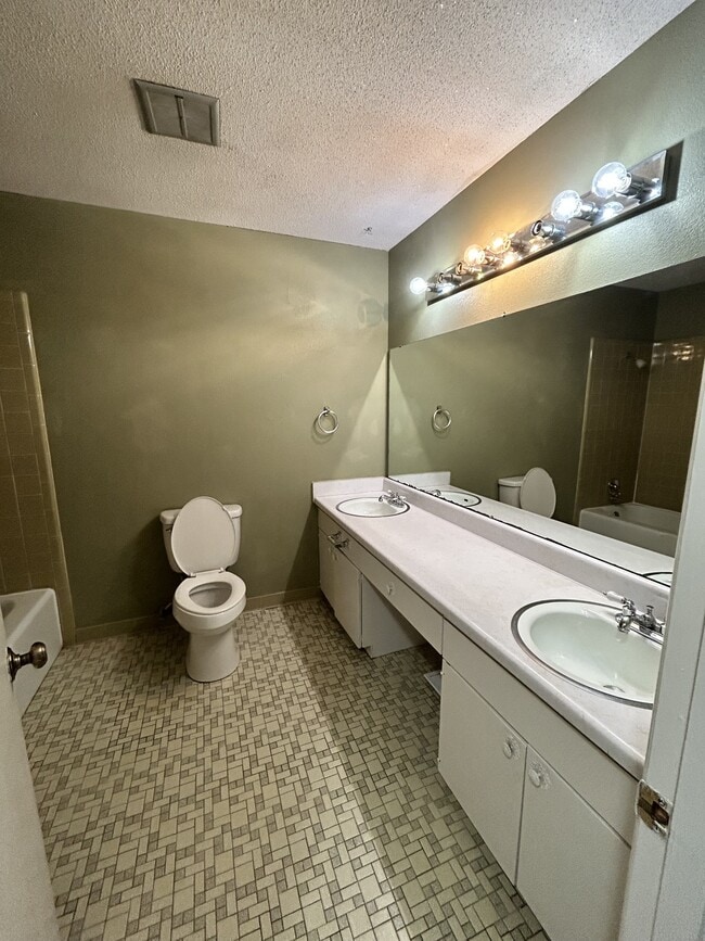 Building Photo - 3500 Bunker Hill Dr