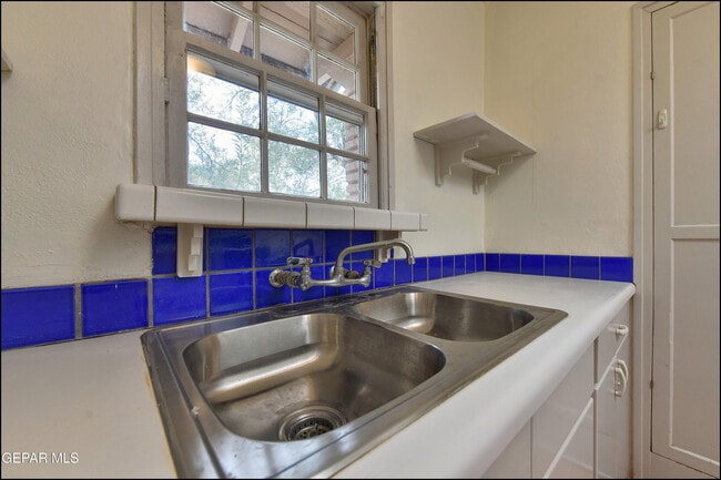 Building Photo - 1100 Kelly Way