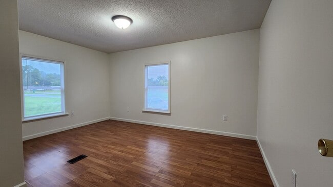 Building Photo - 1007 10th St