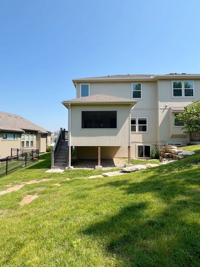 Building Photo - SEE IT NOW: Modern 3-Bedroom Townhome with...