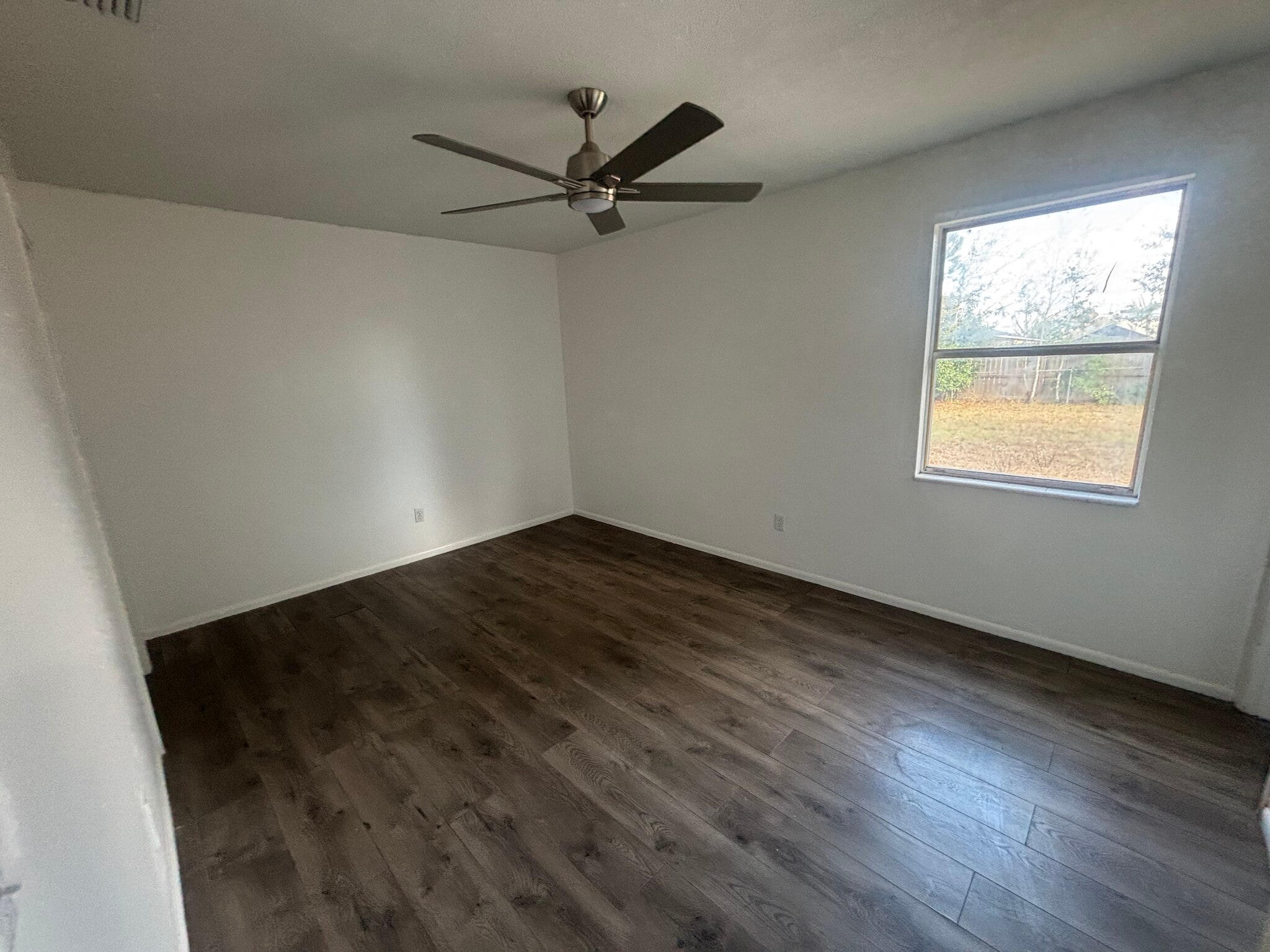 Building Photo - 906 N Church Ave