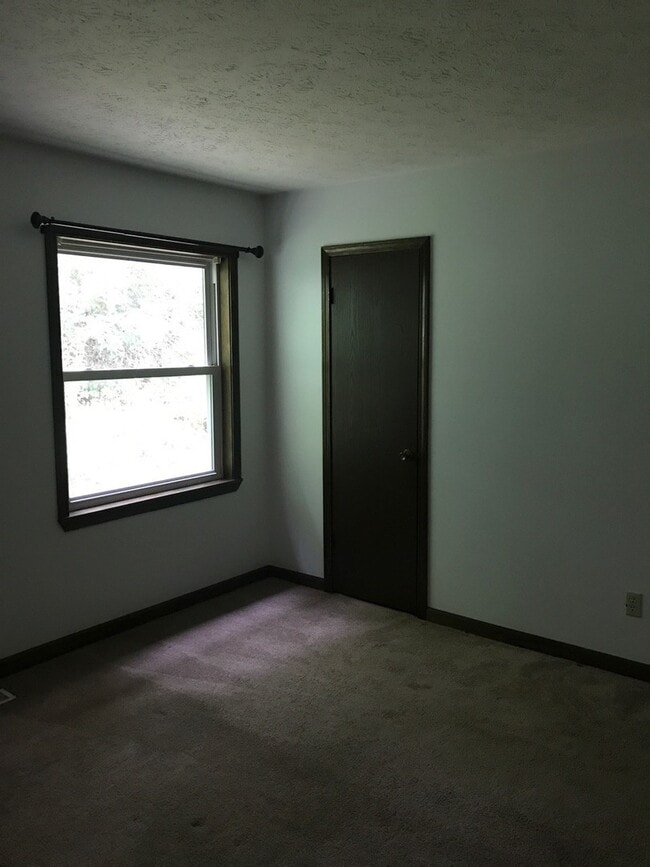 Building Photo - 123 Kingswood Dr