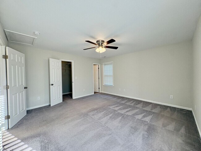 Building Photo - Move-In Ready 2 Bedroom, One Story Home – Convenience Meets Comfort!