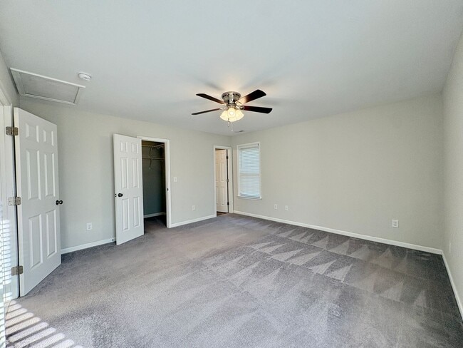 Building Photo - Move-In Ready, Fenced-In Backyard, Pet Friendly, One Story Home – Convenience Meets Comfort!