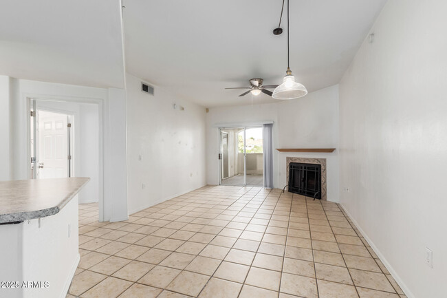Building Photo - 10401 N 52nd St