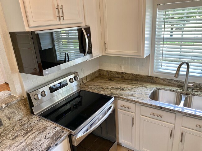 Building Photo - 1817 Loch Berry Rd