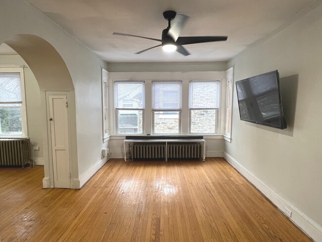 Building Photo - 513 E 19th St