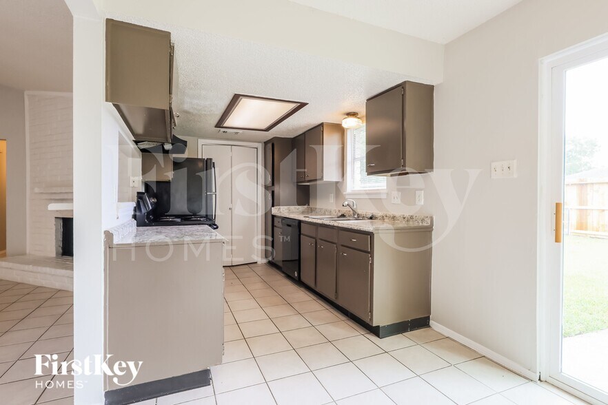 Building Photo - 9819 Kiwi Ln