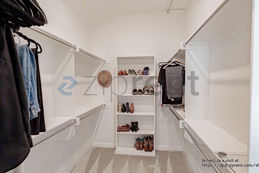 Building Photo - 1100 Redbrick Ln