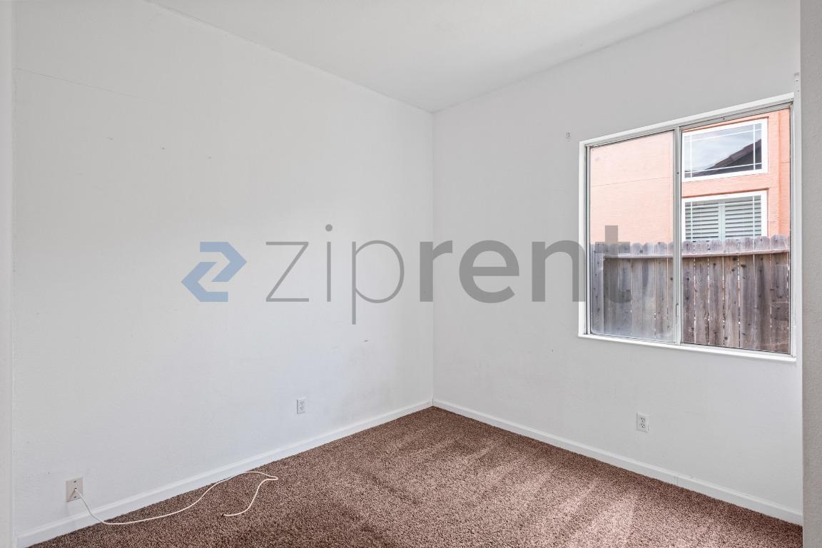 Building Photo - Unit