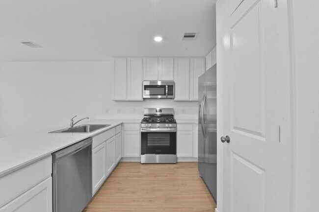 Building Photo - 21455 Carosella Dr