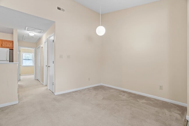 Building Photo - Charming Duplex – Lawn Care Included