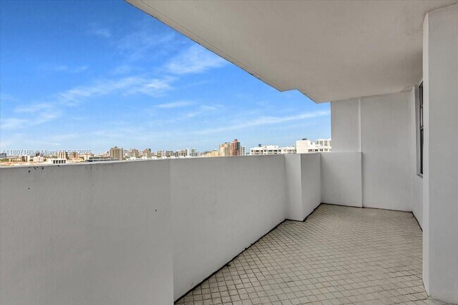 Building Photo - 2780 NE 183rd St