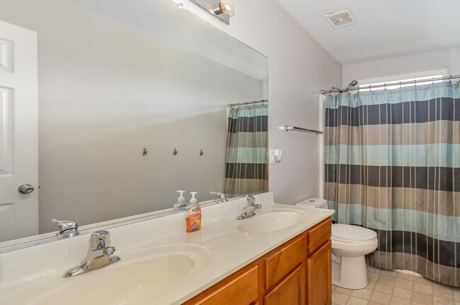 Building Photo - 1508 Bancroft Ct