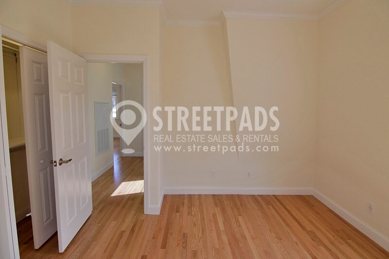 Building Photo - 15 Langdon St