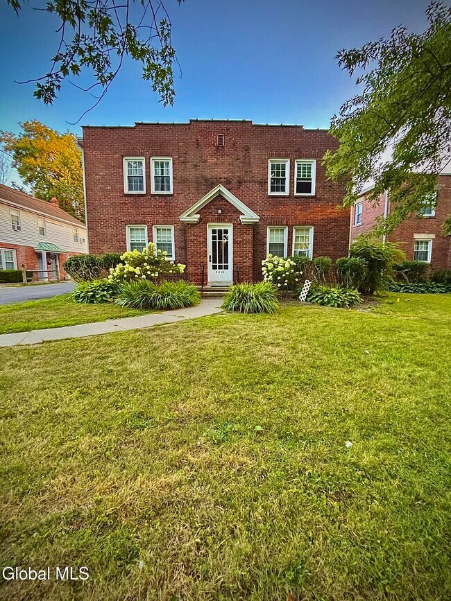 Primary Photo - 2228 Crescent Rd