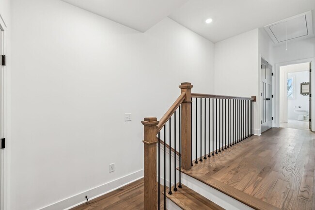 Building Photo - 2111 Chadwell Retreat Dr