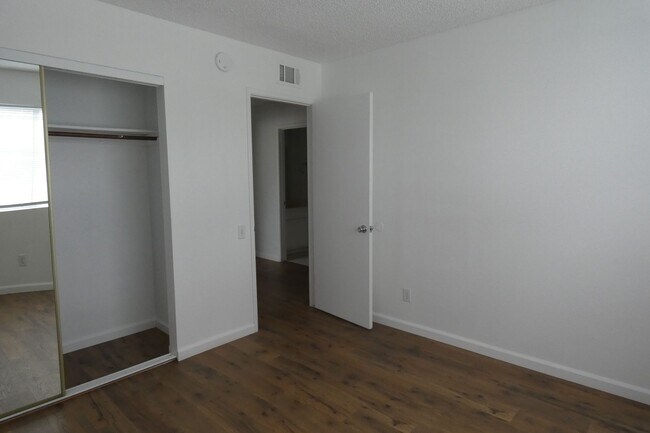 Building Photo - Condo for rent