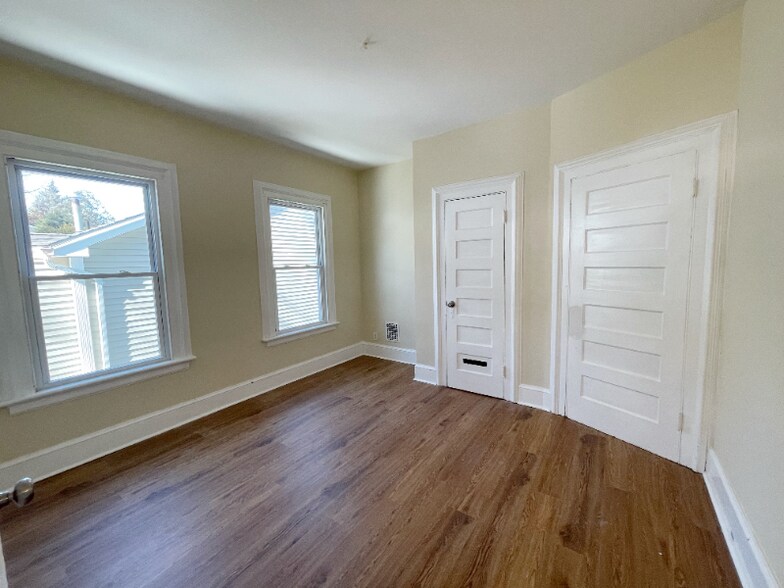 Building Photo - 142 Hillside Ave