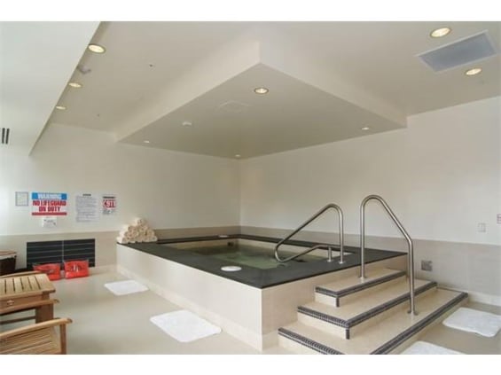 Building Photo - Great 2bd 2ba condo in South Lake Union 2200 complex W/S/G Parking included! SLU's best location