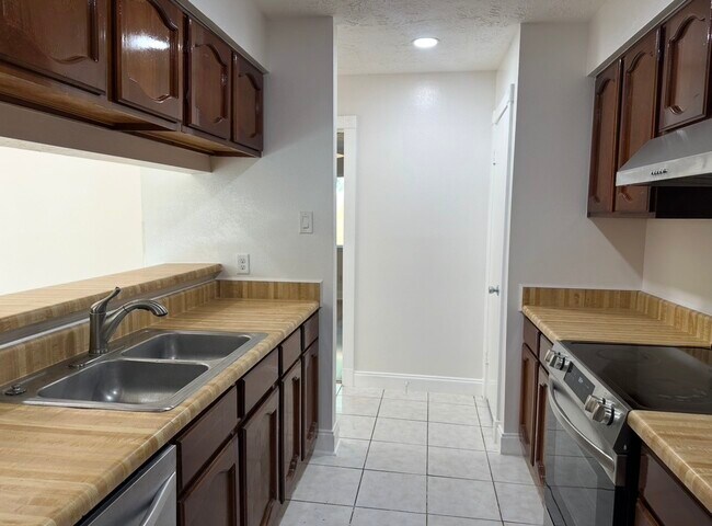 Building Photo - 13043 Bacard Ln