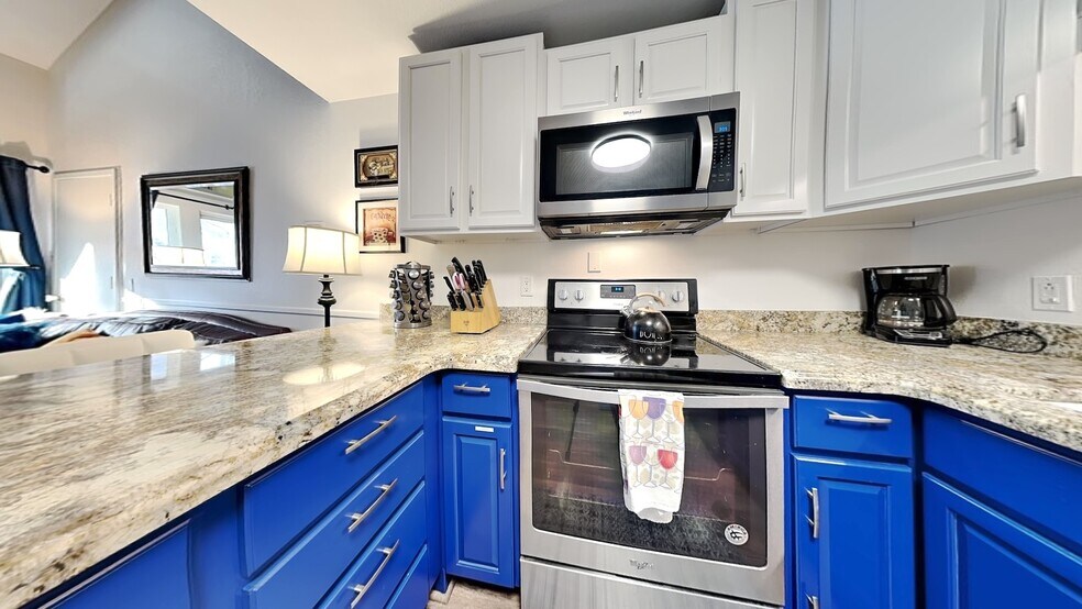 Building Photo - 1530 Empire Ave