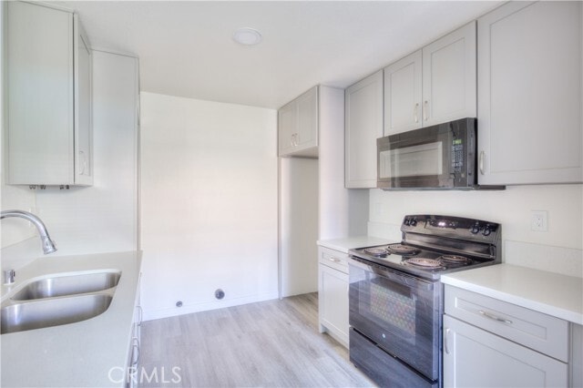 Building Photo - 2547 Hayes Dr