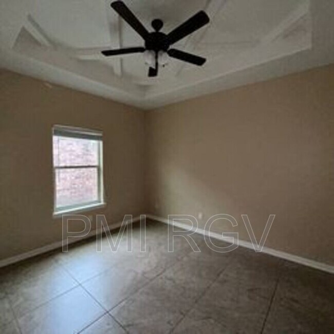 Building Photo - 2601 E Garfield Ave