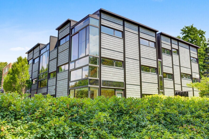 Building Photo - The Cube