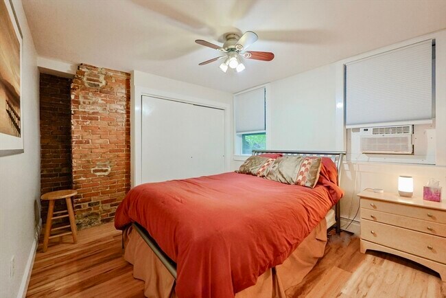 Building Photo - 33 Inman St