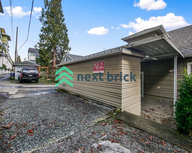 Building Photo - 4 Bed and 3 Bath Queen Anne Craftsman Hous...